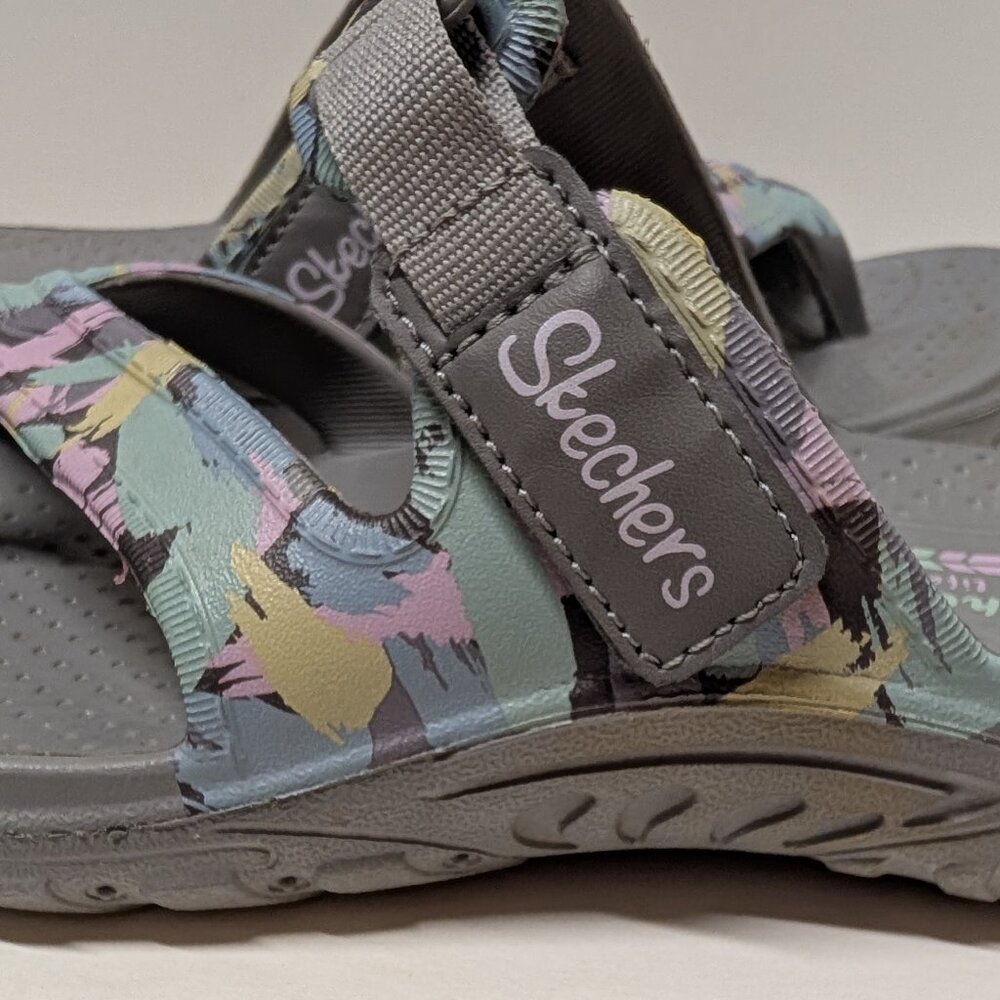 Skechers® Foamies Reggae-Artsy Slipper in 'Gray/Multi' Slip On Sandals - Picture 4 of 14